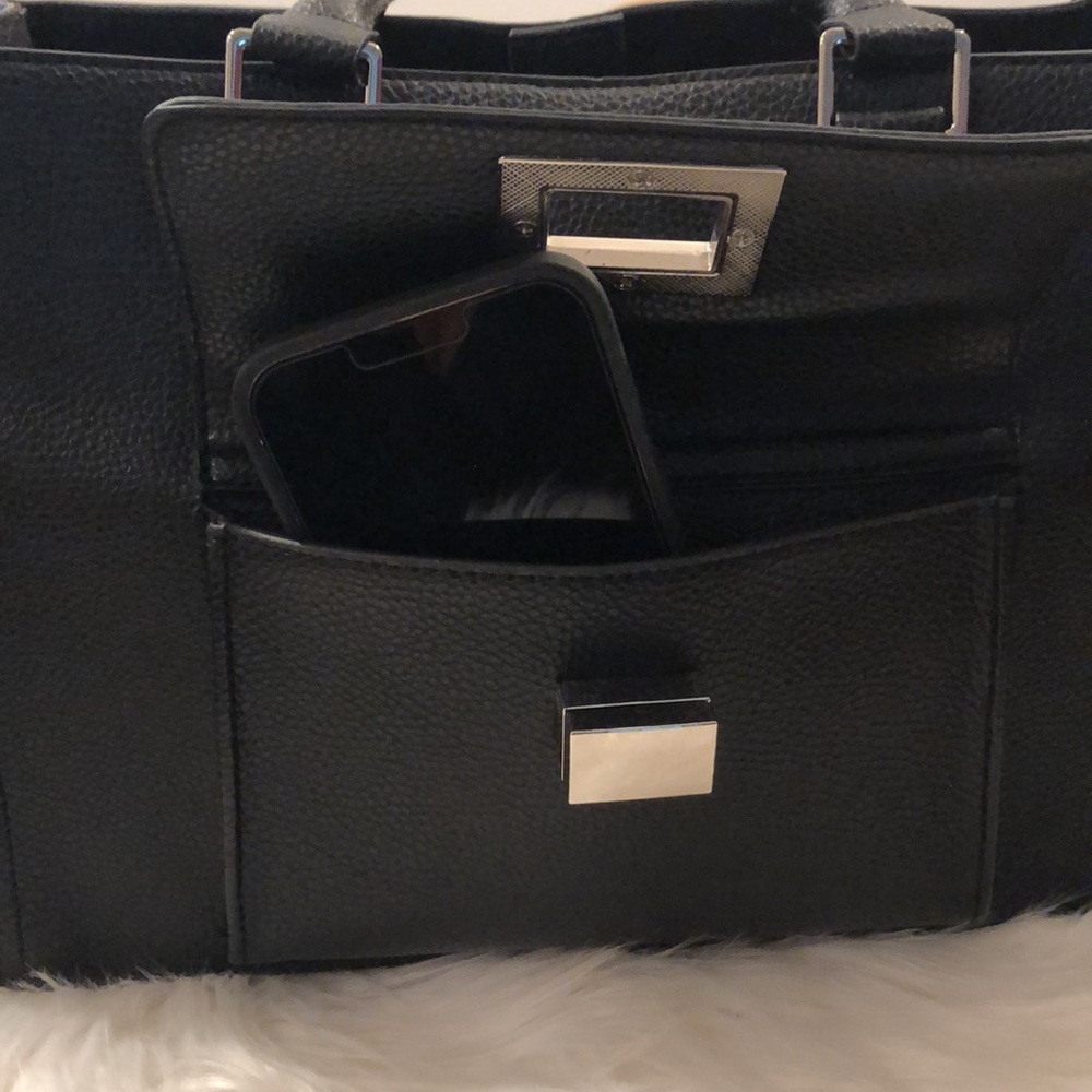 Steve Madden black handbag with adjustable crossbody/shoulder strap. - Picture 9 of 9